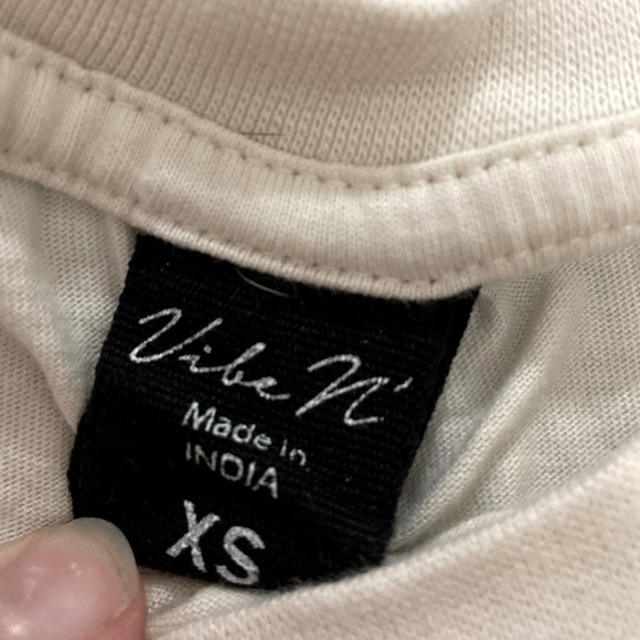 Vintage Style Bee T-Shirt - Picture 2 of 2